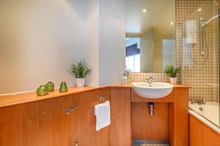 1 Bedroom Flat To Rent In City Road, Old Street, London, EC1V