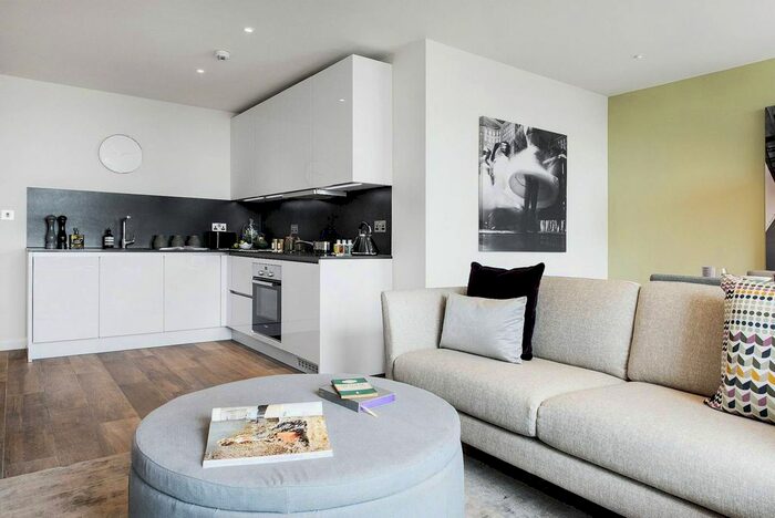 1 Bedroom Flat To Rent In Vantage Point, Junction Road, Archway, London, N19