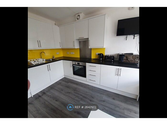 5 Bedroom Flat To Rent In Sighthill Crescent, Edinburgh, EH11