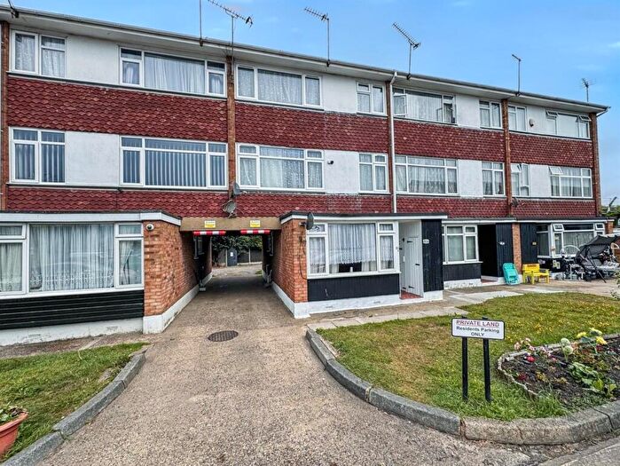 1 Bedroom Flat For Sale In High Street, Canvey Island, SS8