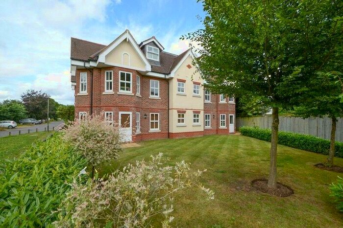 3 Bedroom Apartment To Rent In Tilt Road, Cobham, Surrey, KT11