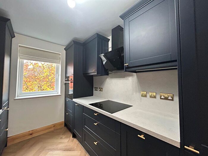 2 Bedroom Apartment To Rent In Cedar Lodge, The Park, NG7