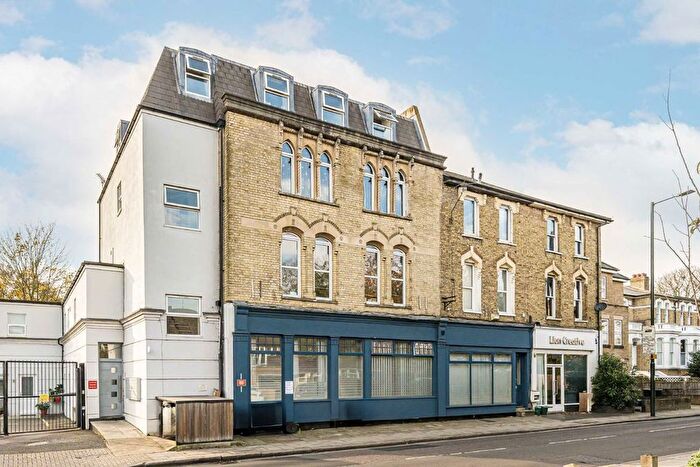 Studio To Rent In Uxbridge Road, Hampton Hill, TW12