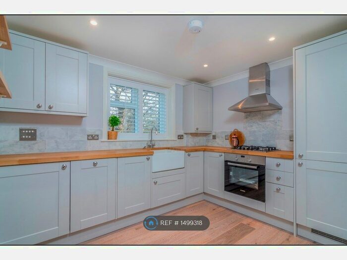 2 Bedroom Flat To Rent In Auckland Road, London, SE19