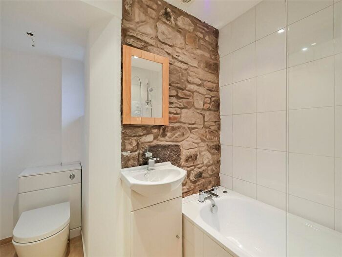 1 Bedroom Flat To Rent In Well Court, Dean Path, Edinburgh, Midlothian, EH4