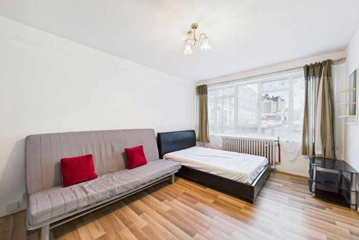 Studio To Rent In Tintern House, Abbots Manor, Pimlico, London, SW1V