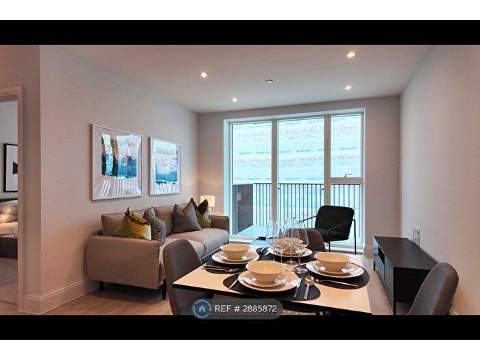 2 Bedroom Flat To Rent In Aquifer House, Slough, SL1