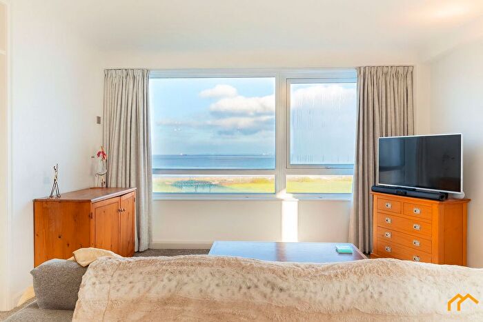 2 Bedroom Flat For Sale In The Cliff, Wallasey, CH45