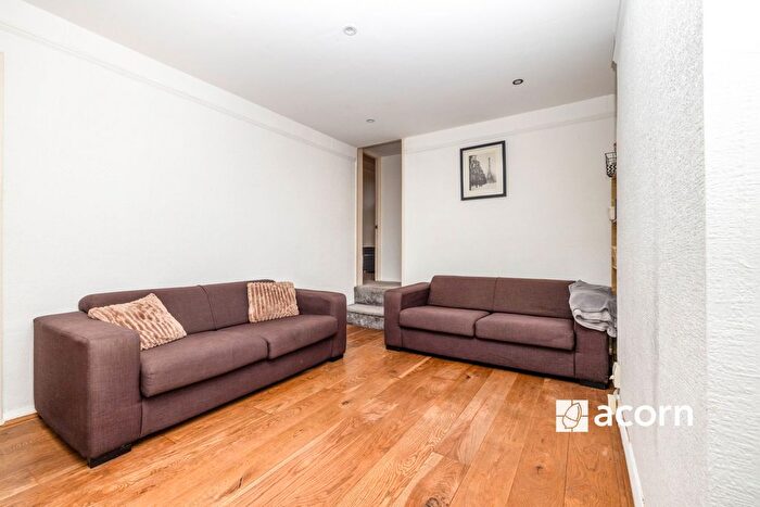 2 Bedroom Flat To Rent In Fentiman Road, London, SW8