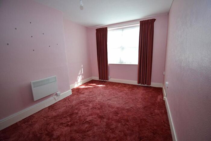 3 Bedroom Flat For Sale In Queens Road, Criccieth, LL52