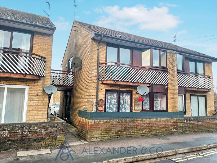 1 Bedroom Flat To Rent In Bell Lodge, Bardwell Terrace, Bicester, OX26