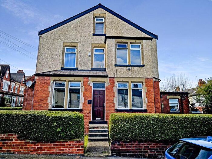 5 Bedroom Terraced House For Sale In Roman View, Leeds, LS8