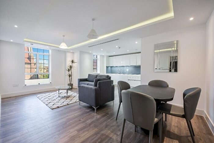 2 Bedroom Flat To Rent In Chandos Way, London, NW11