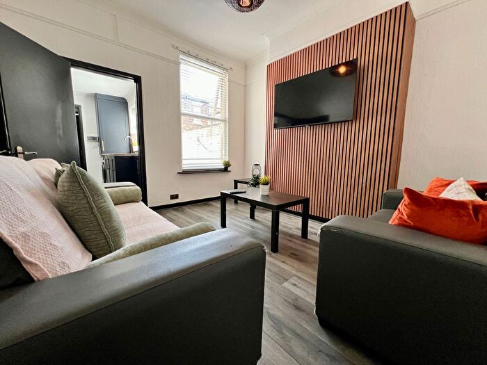 5 Bedroom Terraced House To Rent In Albany Road, Kensington, L7