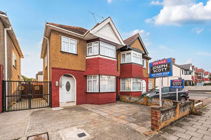 3 Bedroom Semi-Detached House For Sale In Vancouver Road, Edgware, HA8
