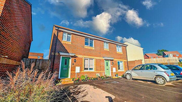 3 Bedroom Semi-Detached House To Rent In Worcester Road, Rumwell, Taunton, TA4