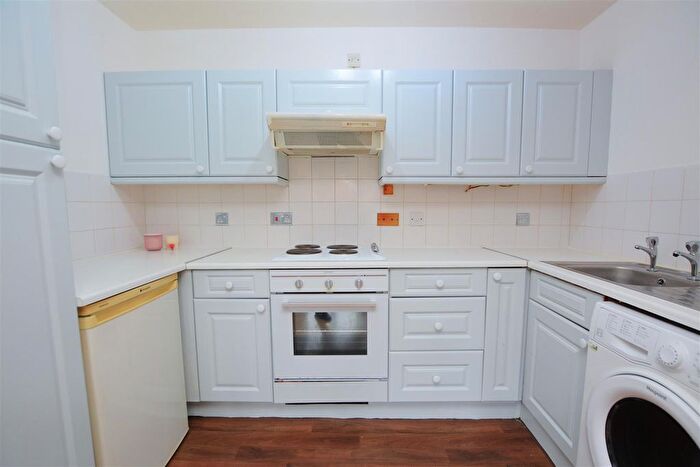 1 Bedroom Flat For Sale In Kipling Drive, Colliers Wood, London, SW19