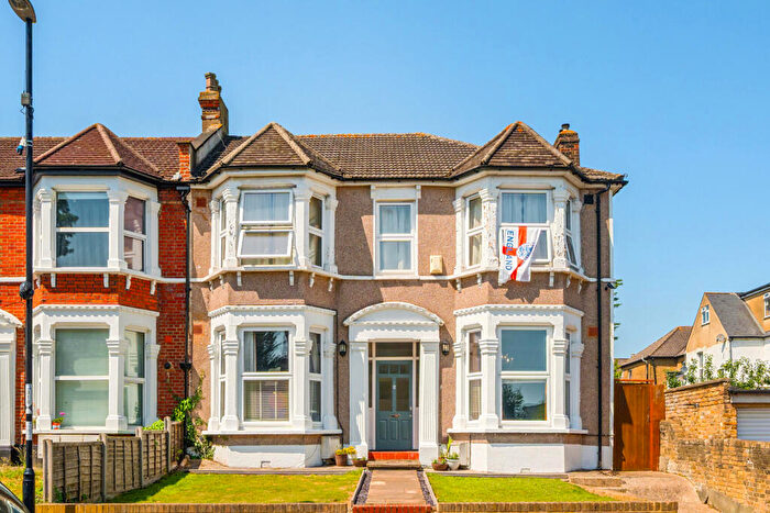 3 Bedroom Apartment For Sale In Wellmeadow Road, London, SE6