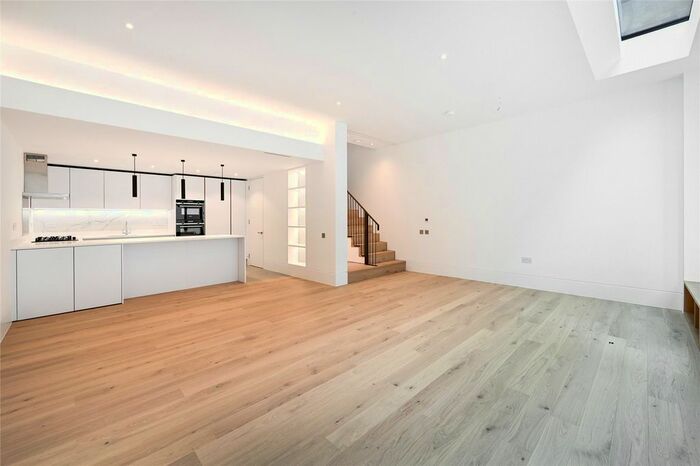 3 Bedroom Terraced House To Rent In Walcot Mews, Walcot Square, London, SE11