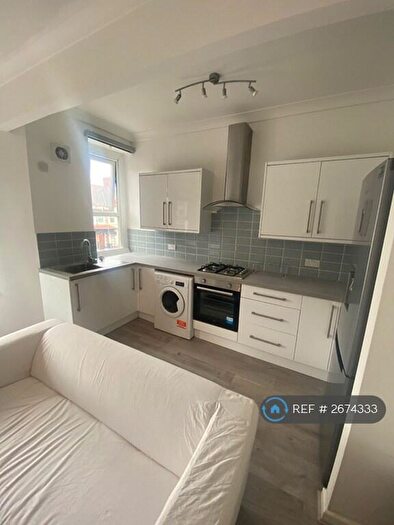 3 Bedroom Flat To Rent In Whitchurch Road, Cardiff, CF14