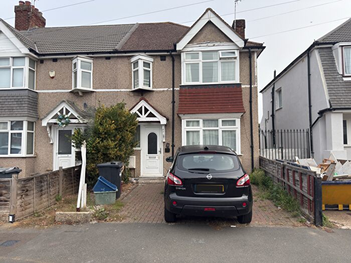 3 Bedroom Terraced House For Sale In Maswell Park Crescent, Greater London, TW3
