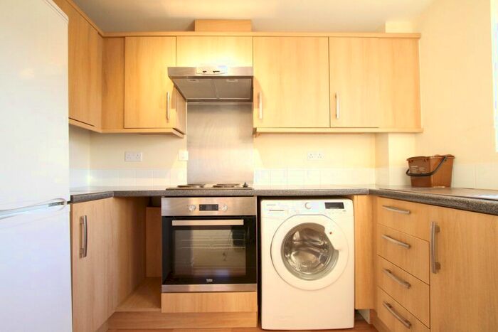 2 Bedroom Flat To Rent In Alma Road, Banbury, Oxon, OX16