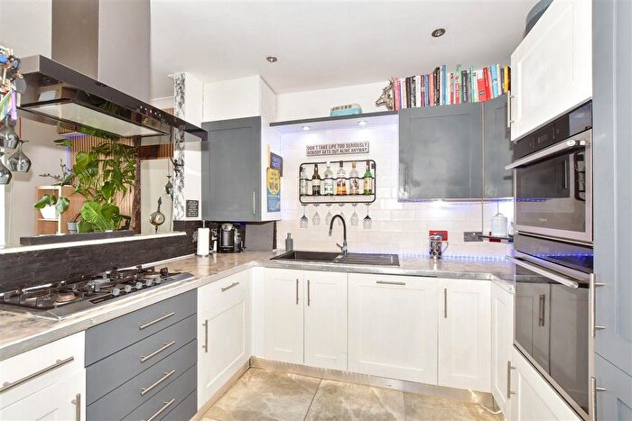 2 Bedroom Flat For Sale In Seabrook Road, Hythe, Kent, CT21