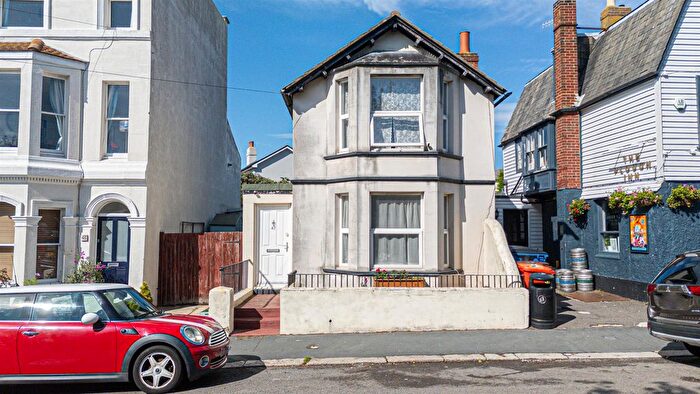 2 Bedroom Detached House For Sale In Priory Road, Hastings, TN34