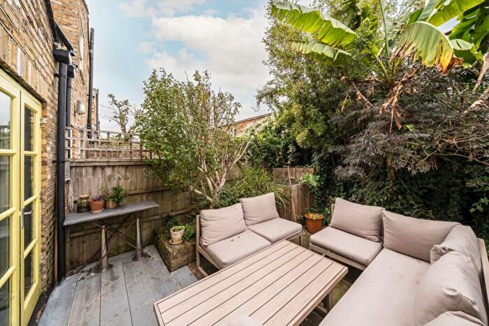 3 Bedroom House For Sale In Tyneham Road, Shaftesbury Estate, SW11
