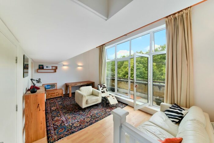 1 Bedroom Flat To Rent In Printers Mews, Bow, London, E3