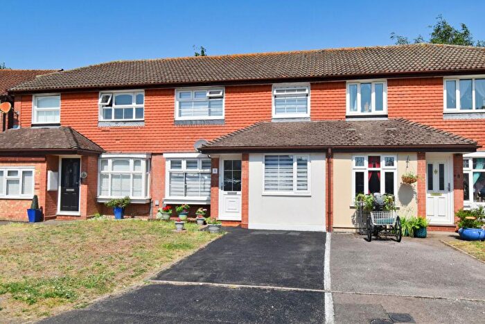 4 Bedroom Property For Sale In Viner Close, Walton-on-Thames, KT12