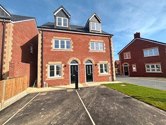 3 Bedroom Town House To Rent In Wagtail Road, Downham Market, PE38