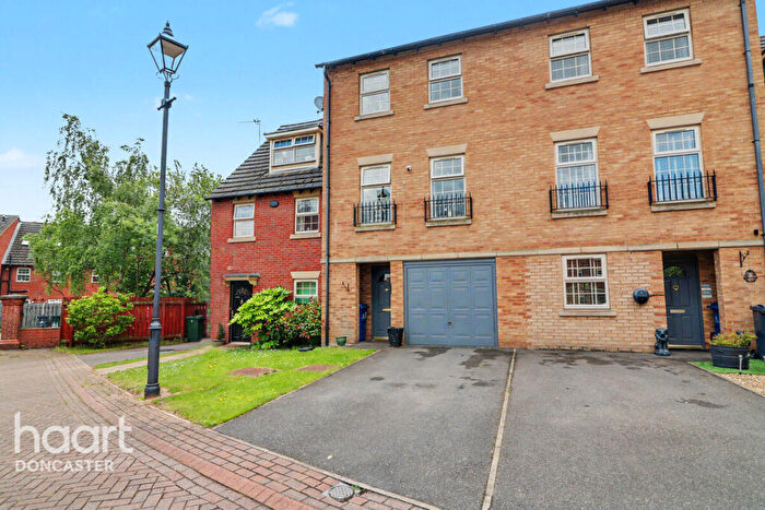 4 Bedroom Town House For Sale In Chelwood Court, Woodfield Plantation, Doncaster, DN4