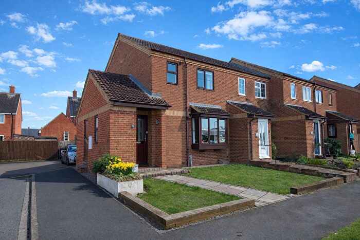 3 Bedroom End Of Terrace House For Sale In Mulberry Close, Stotfold, Hitchin, SG5