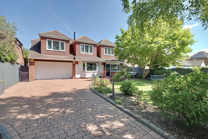 4 Bedroom Detached House For Sale In Catisfield Road, Fareham, PO15