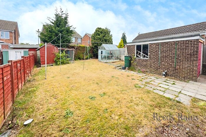2 Bedroom Bungalow For Sale In Croft Road, Camblesforth, Selby, North Yorkshire, YO8