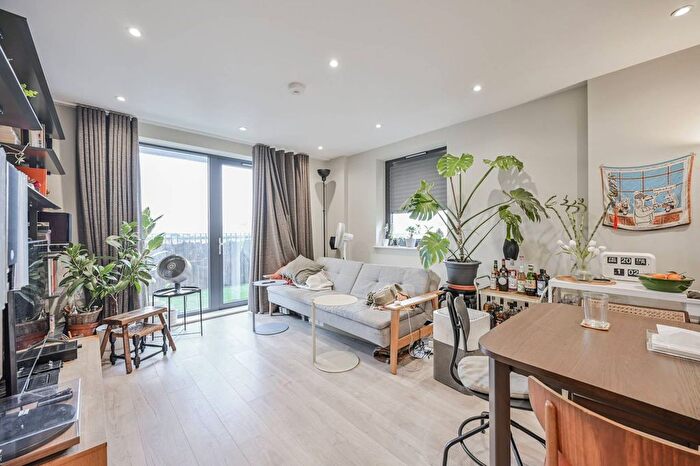 2 Bedroom Flat For Sale In Sutherland Road, Walthamstow, London, E17
