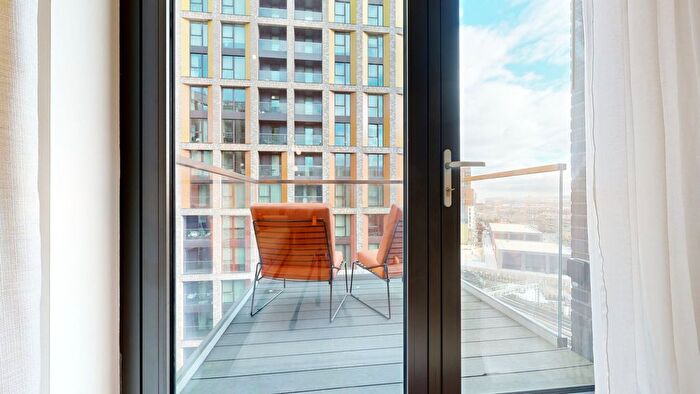 3 Bedroom Flat To Rent In Charles Clowes Walk, Nine Elms, SW11