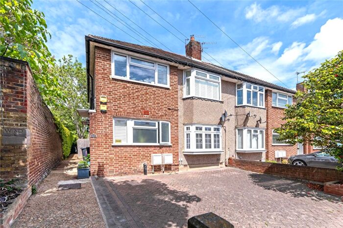 2 Bedroom Maisonette For Sale In Warren Road, Twickenham, TW2