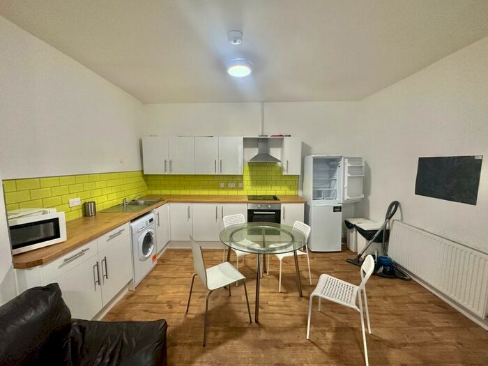 4 Bedroom House To Rent In Moss Street, Huddersfield, HD4