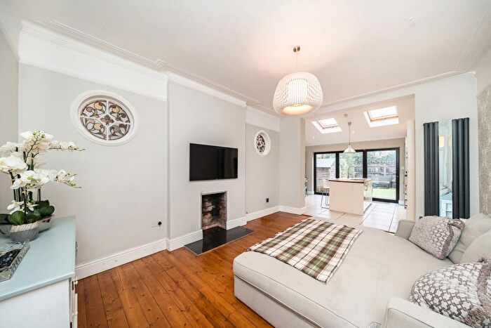 2 Bedroom Flat To Rent In Kingston Road, Wimbledon, SW20