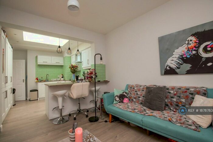 6 Bedroom Semi-Detached House To Rent In Weston Road, Guildford, GU2