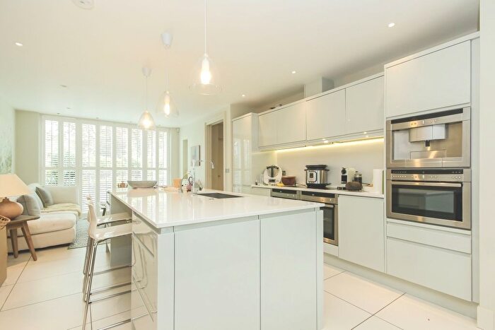 4 Bedroom Semi-detached House For Sale In Henley Court, Hernes Crescent Oxford, OX2