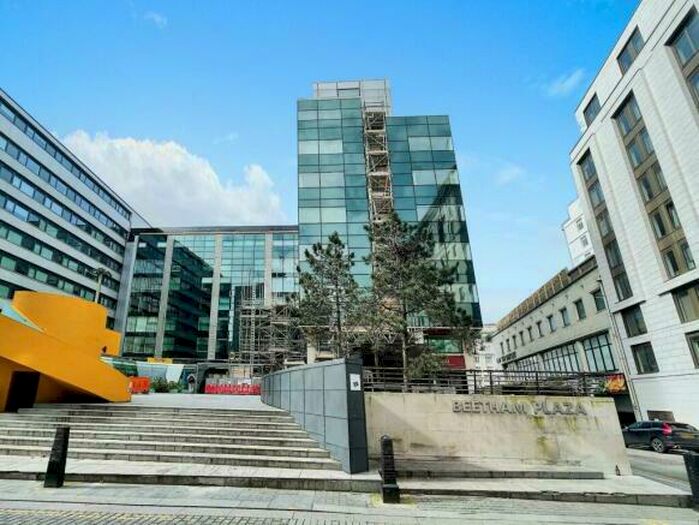 2 Bedroom Apartment To Rent In Beetham Plaza, L2