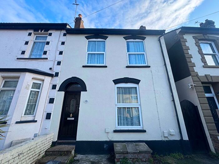 3 Bedroom Semi-Detached House To Rent In Kingswood Road, Gillingham, ME7