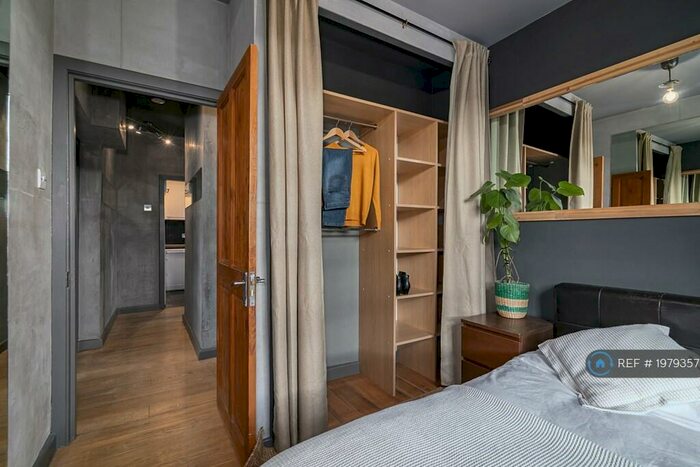 3 Bedroom Flat To Rent In Shadwell Gardens, London, E1