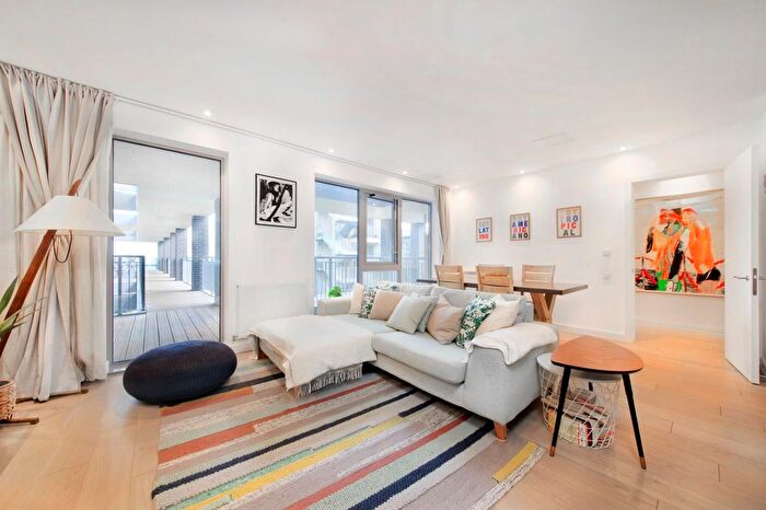 2 Bedroom Flat To Rent In Constance Court, Chatfield Road, SW11