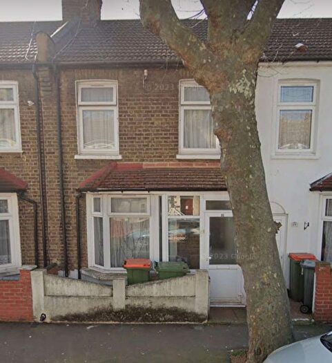 Terraced House To Rent In Malvern Road, London, E6