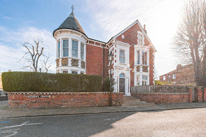 6 Bedroom Detached House For Sale In Albert Grove, Southsea, PO5