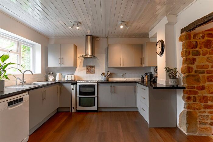 4 Bedroom Semi-Detached House For Sale In Bell Lane, Byfield, Daventry, NN11